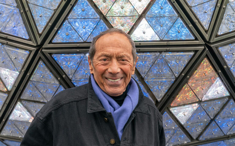 how old is paul anka's wife